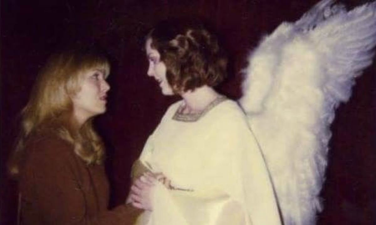picture of Laura Palmer and her angel